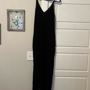 Elegant Black Sleeveless Dress love stitch